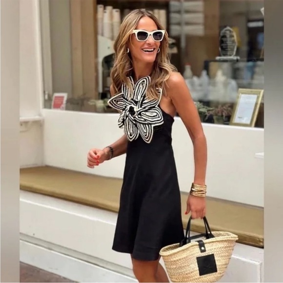 ZARA BLOGGERS FAVORITE FLOWER CROCHET KNIT DRESS - Picture 1 of 17